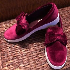 Isaac Mizrahi velvet slip on shoes